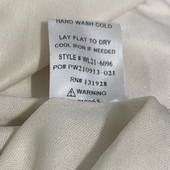 Everyday Chic Boutique FLORAL LACE MAXI, CREAM DRESS. Size Small. - Picture 13 of 14